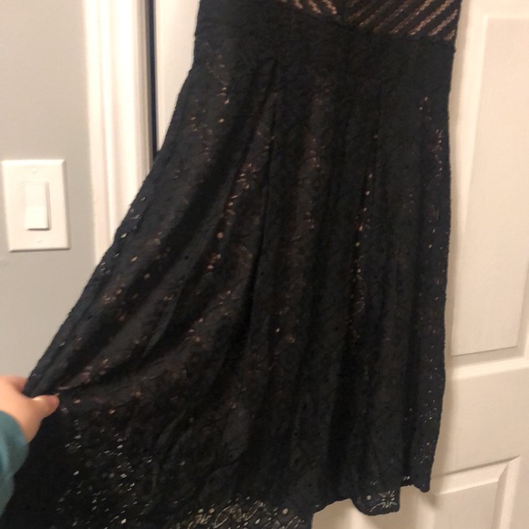 Classy nude and black lace dress - Picture 3 of 8